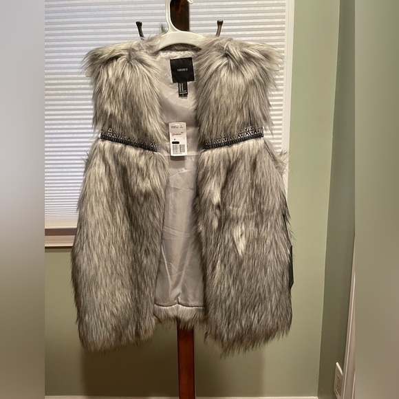 Forever 21 Jackets & Blazers - Forever 21 Gray vegan fur vest size Medium NWT